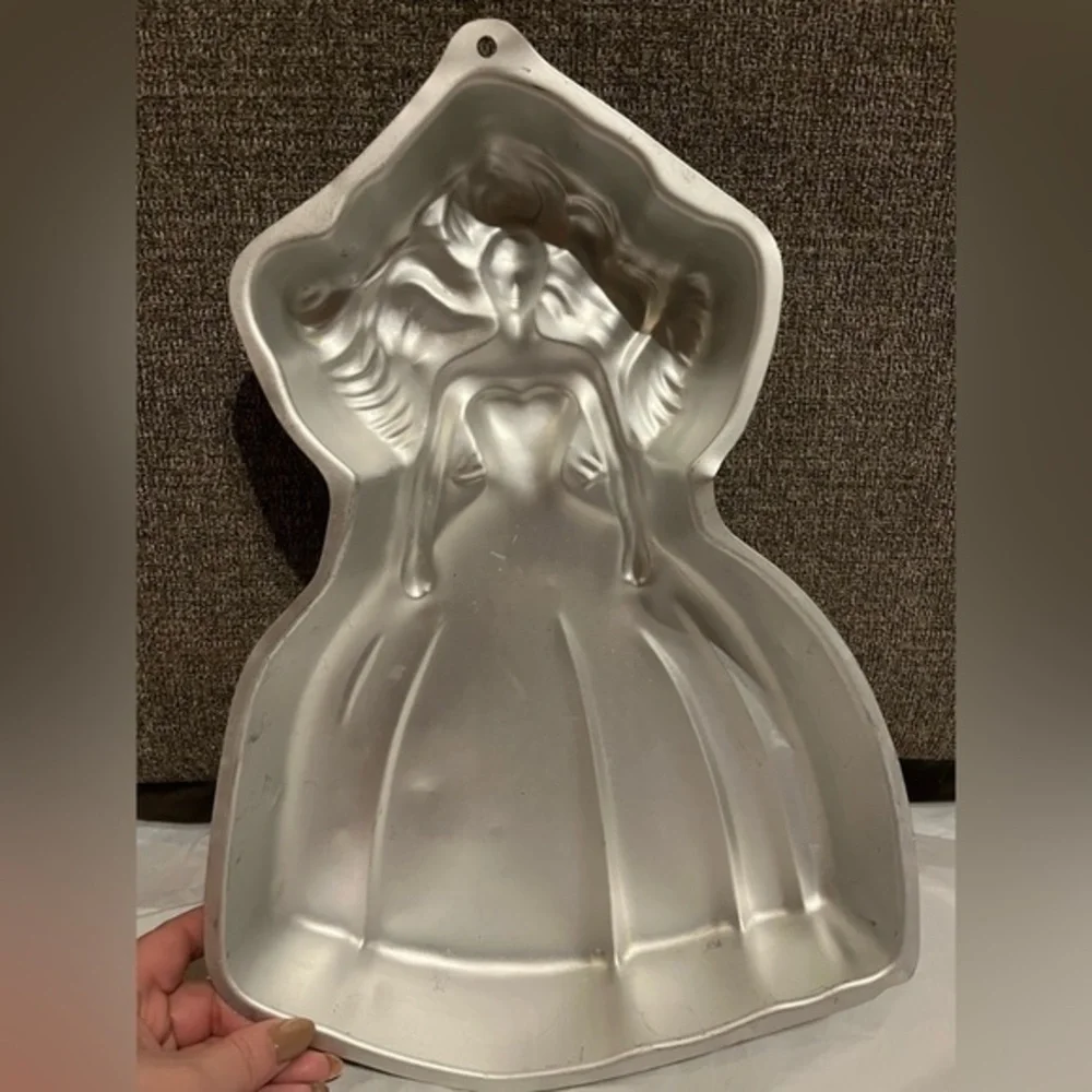 Vintage 1992‎ Mattel Barbie Cake Pan by Wilton